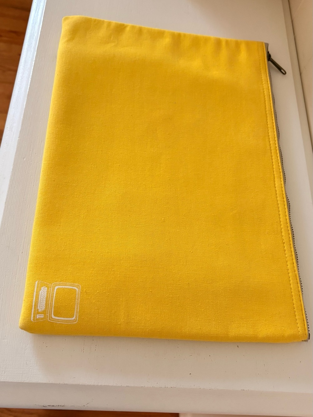 Apple Bright Yellow Zip Sleeve for Airbook / Tablet